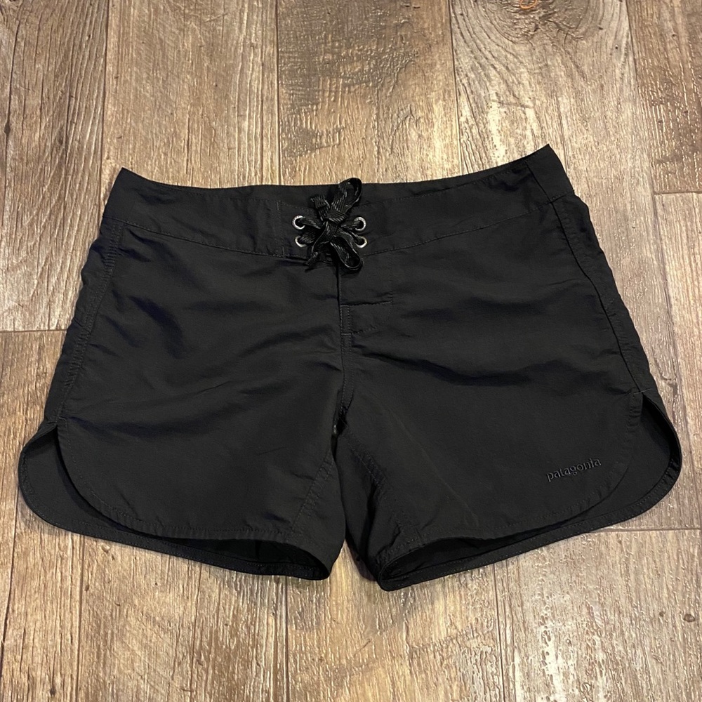 Patagonia Women’s Wavefarer 5” Board Shorts - Sz 2